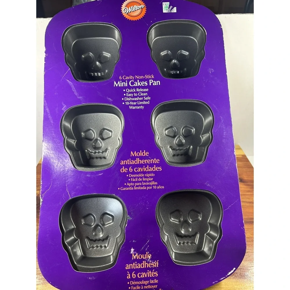 Wilton SKULLS‎ Halloween 6 Mini Cakes Pan Non-stick